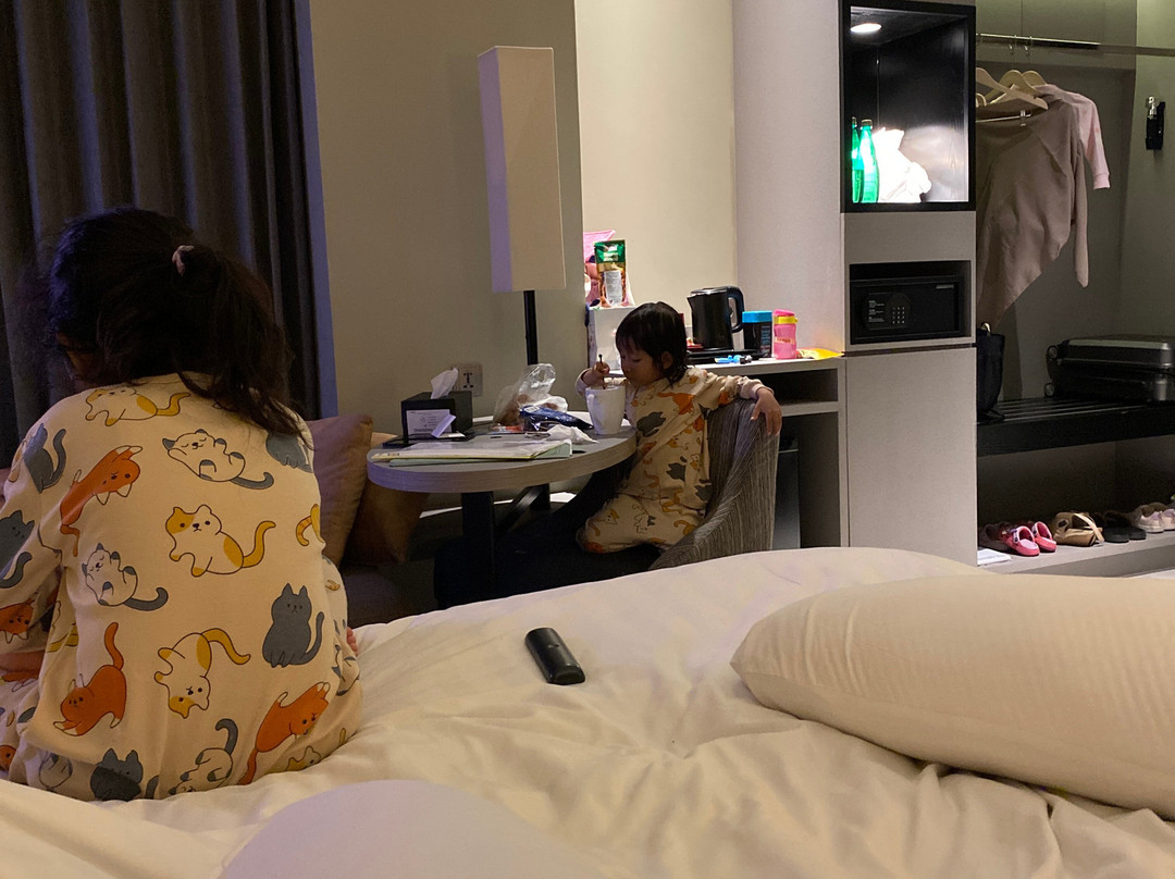 Whiz Luxe Hotel Spazio Surabaya主图