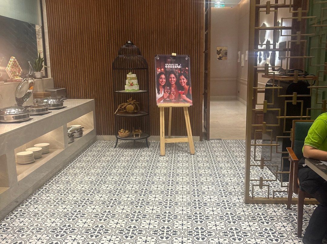 Iris Sarovar Portico主图