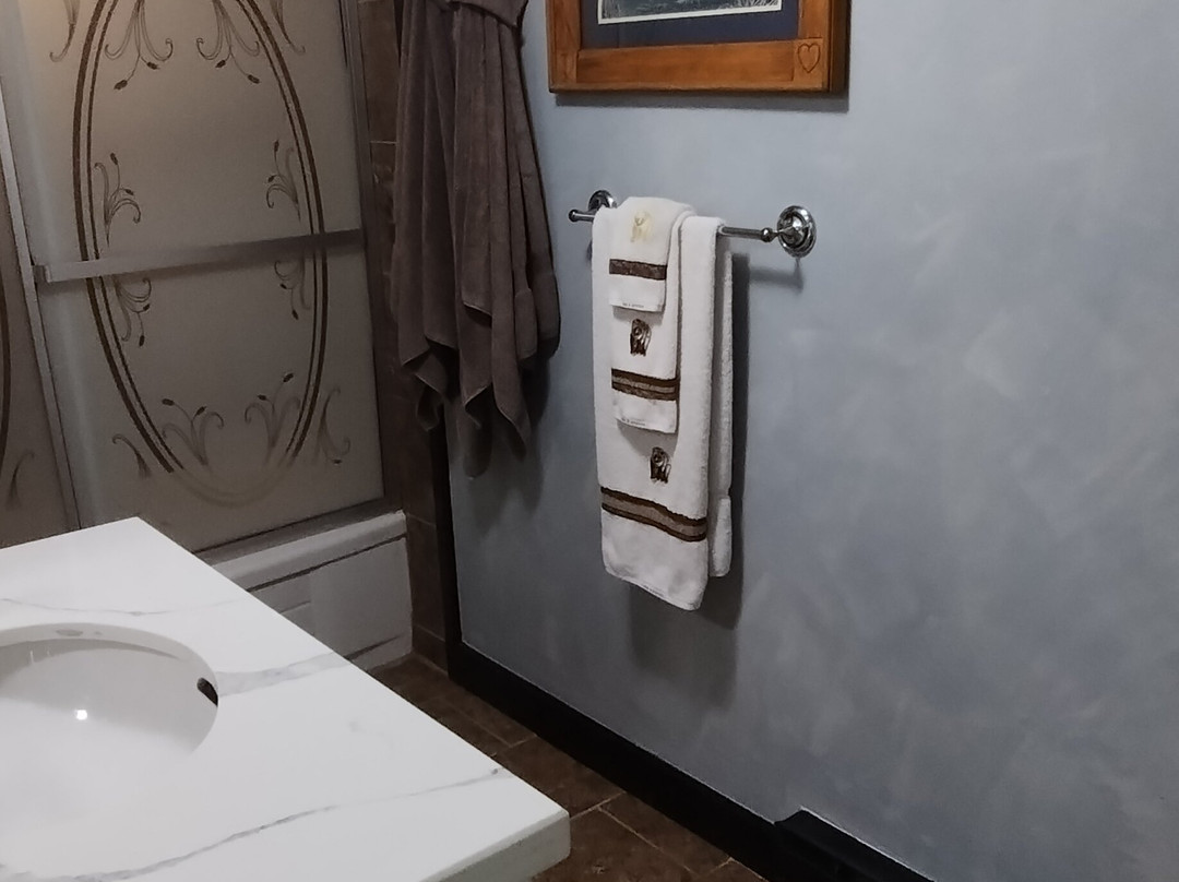 Crews on Inn to paradise suites Huntsville Ontario主图