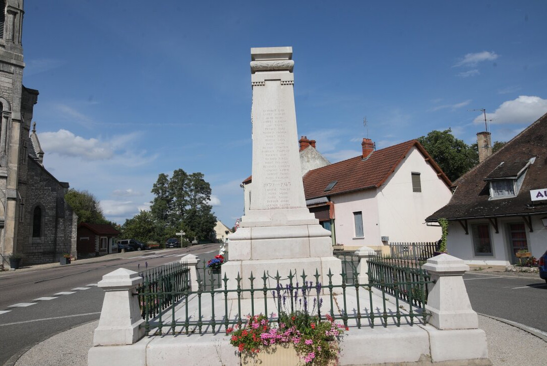 Le Monuments aux morts de Navilly-Navilly必去景点