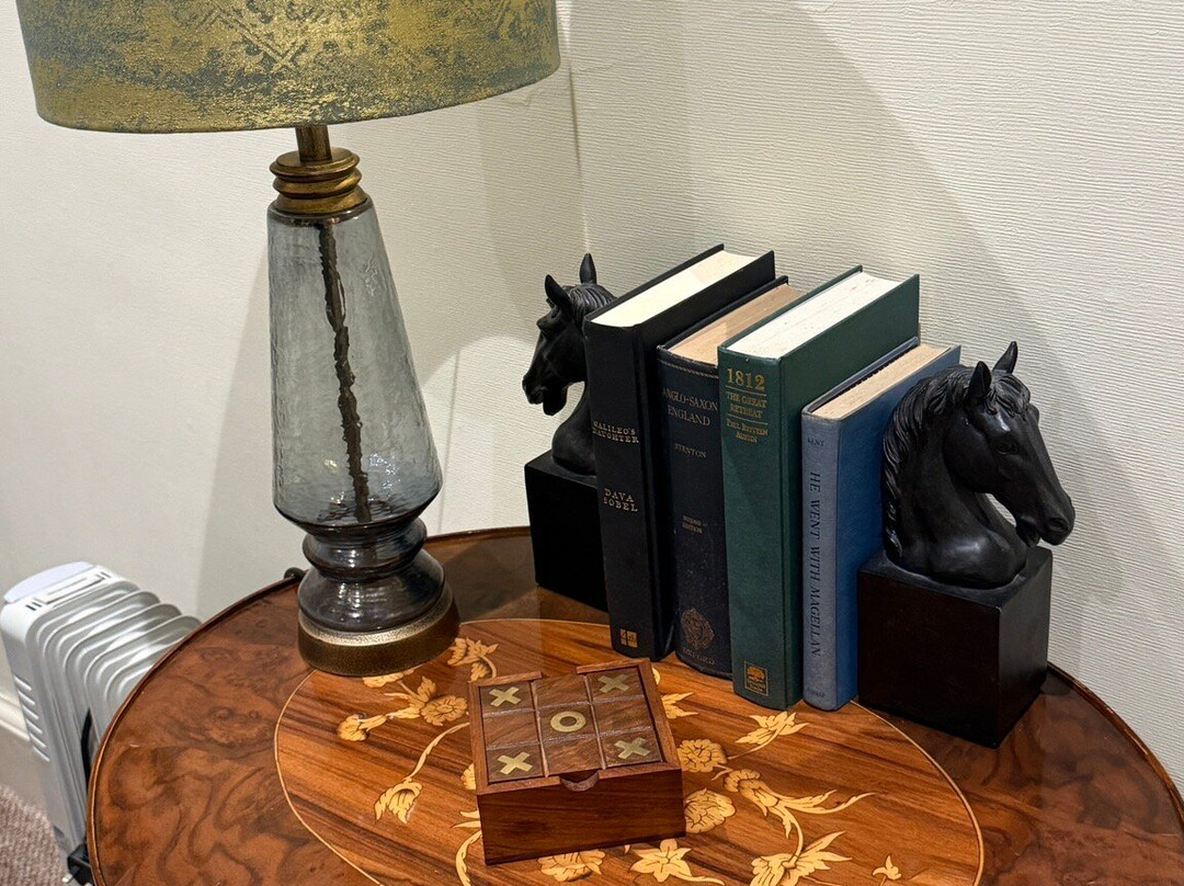 经典英国韦恩安居酒店主图