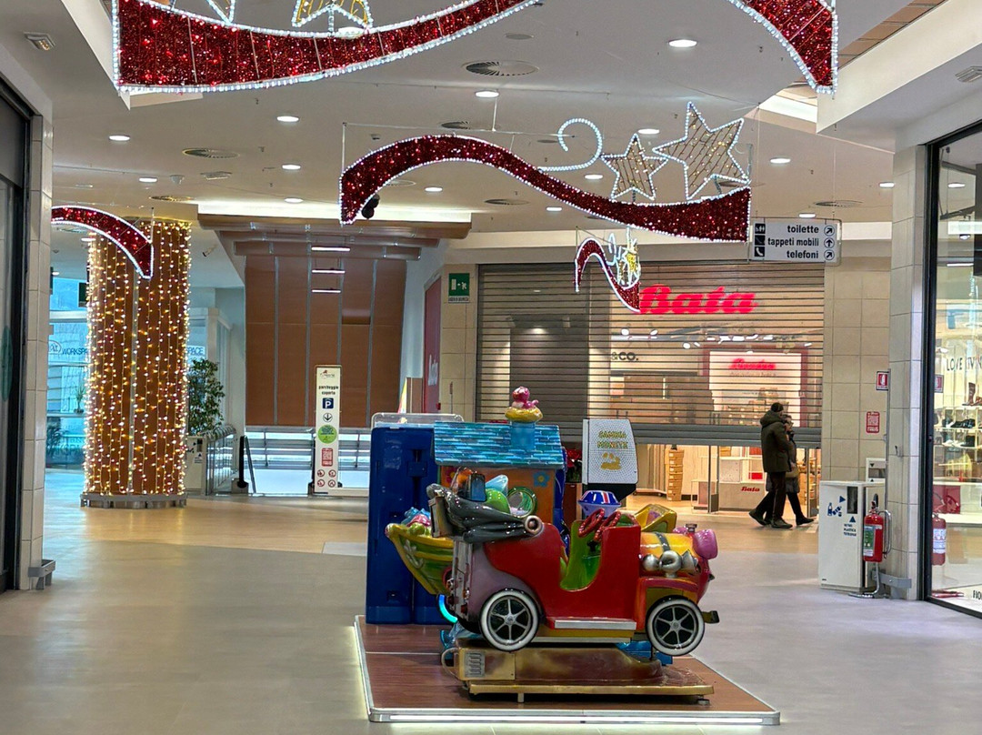 Centro Commerciale L'Aquilone-Nucleo Industriale Pile必去景点