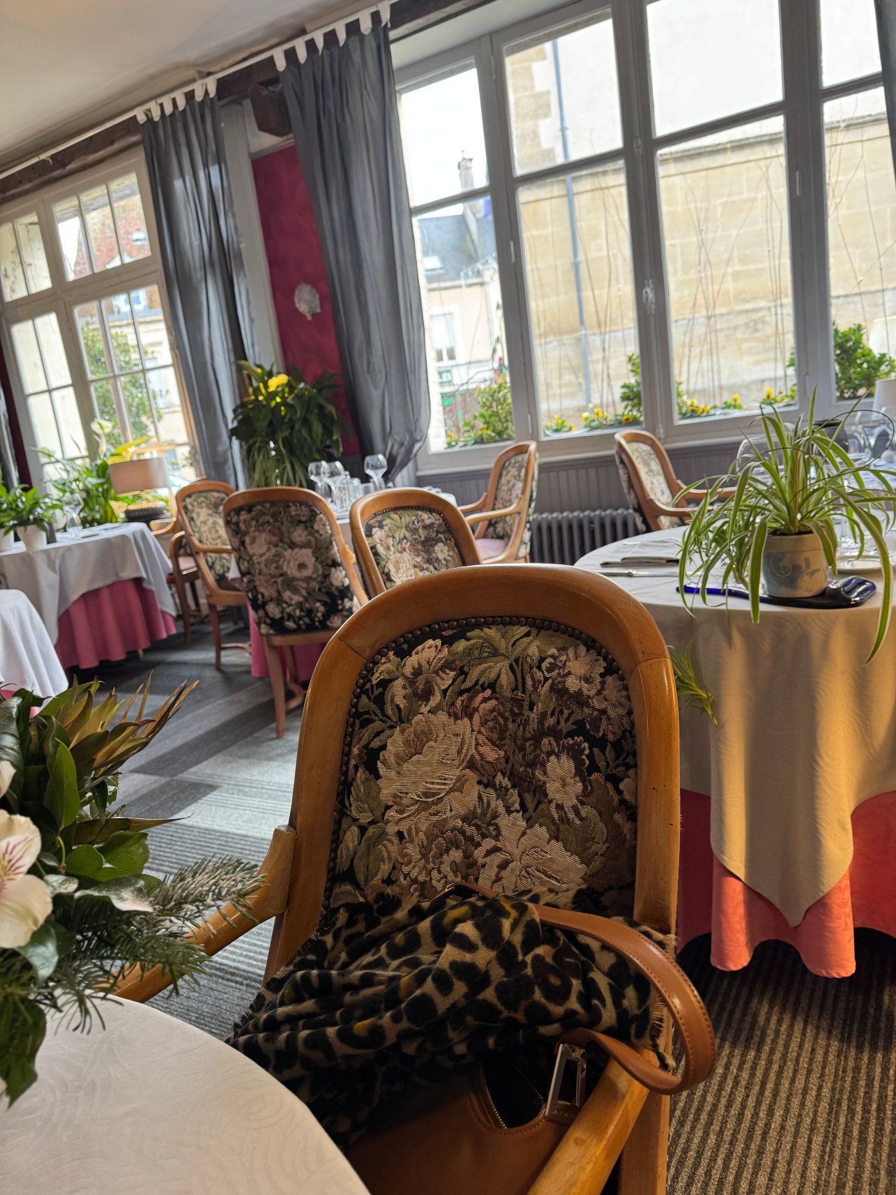 Logis Hôtel du Dauphin-官方