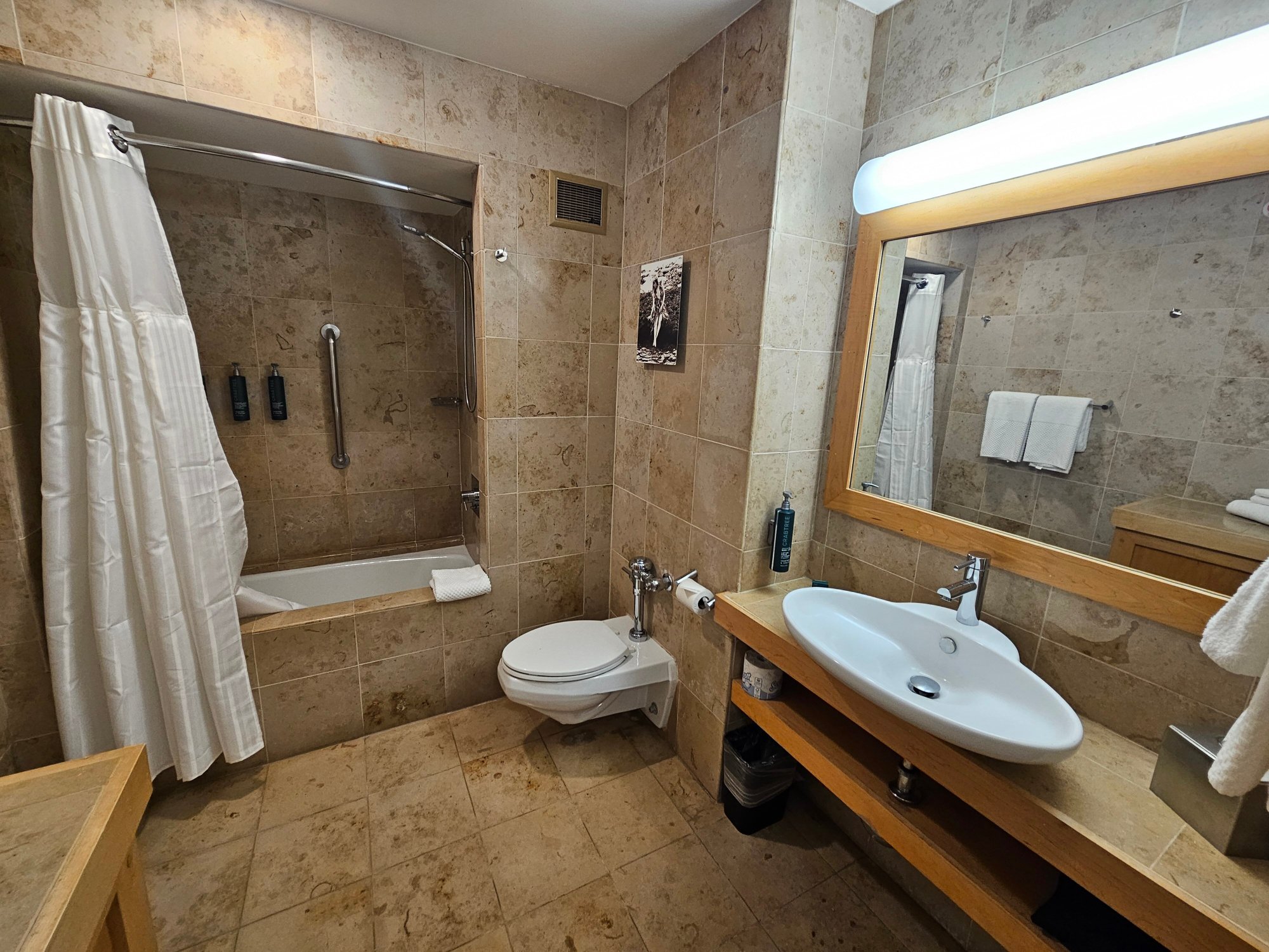 纳尼洛亚火山度假村-浴室