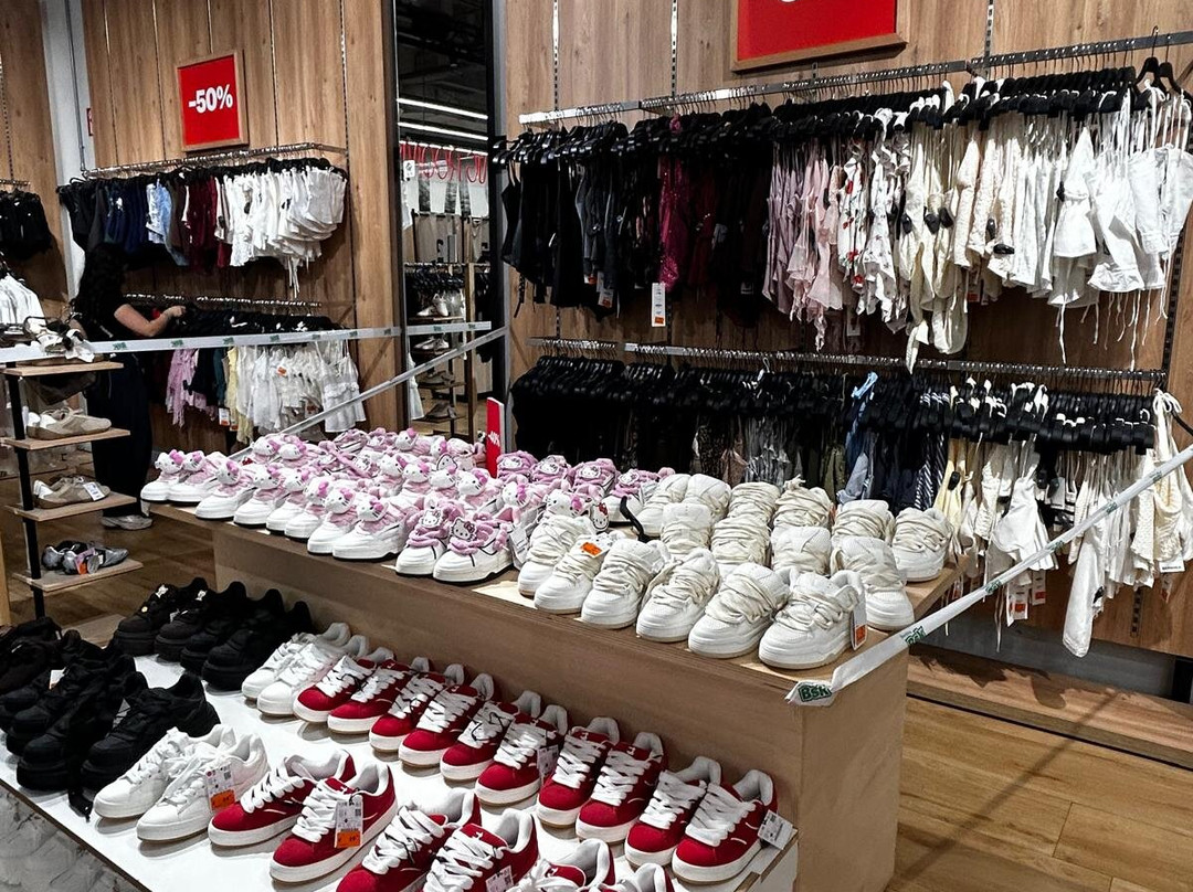 Centro Commerciale Due Mari-Maida必去景点