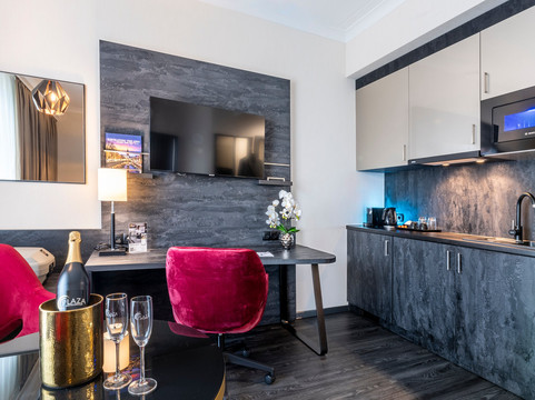 PLAZA Premium Grand Winston主图