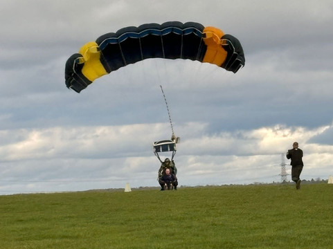 UK Parachuting-彼得伯勒必去景点