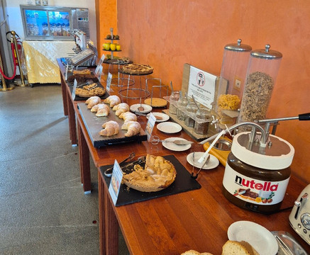 皮萨卡尼套房主图