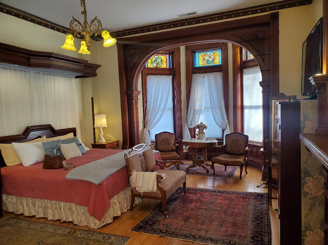 Shakespeare Chateau Inn and Gardens Bed & Breakfast主图
