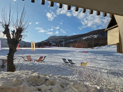 圣罗西山林酒店主图