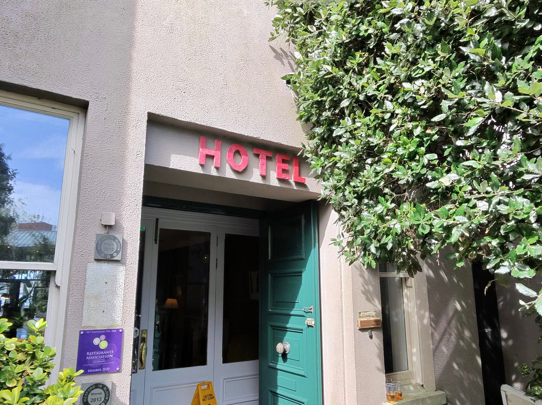 河岸别墅酒店主图