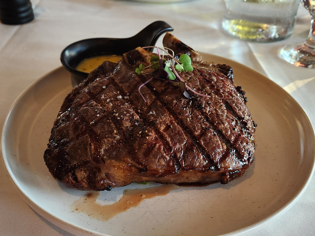 荆棘山酒店主图