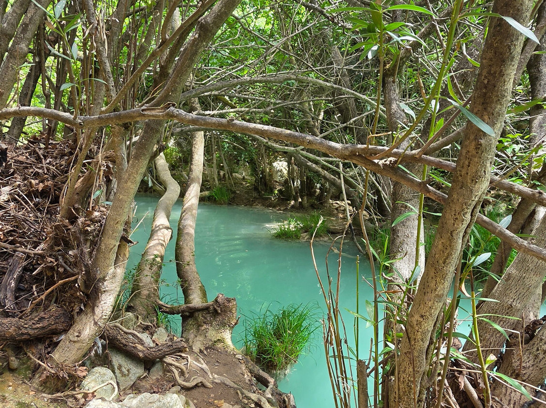 Polylimnio Waterfall-Charavgi必去景点