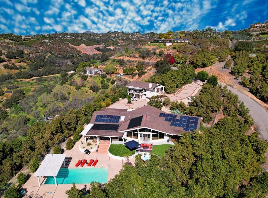 Hilltop Villa & Guesthouse, Pool Oasis, Pickleball Court