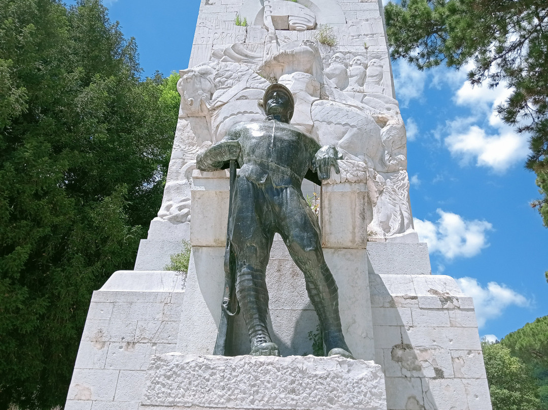 Monumento ai Caduti-古比奥必去景点