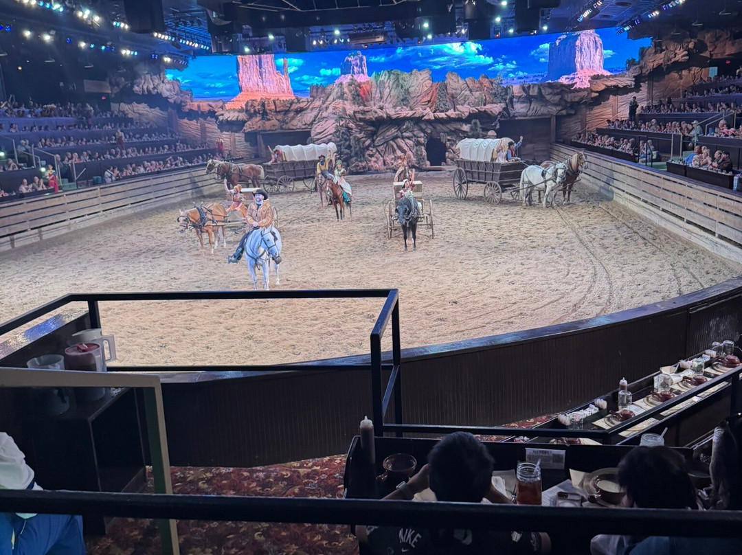Dolly Parton's Stampede Dinner Attraction-布兰森必去景点