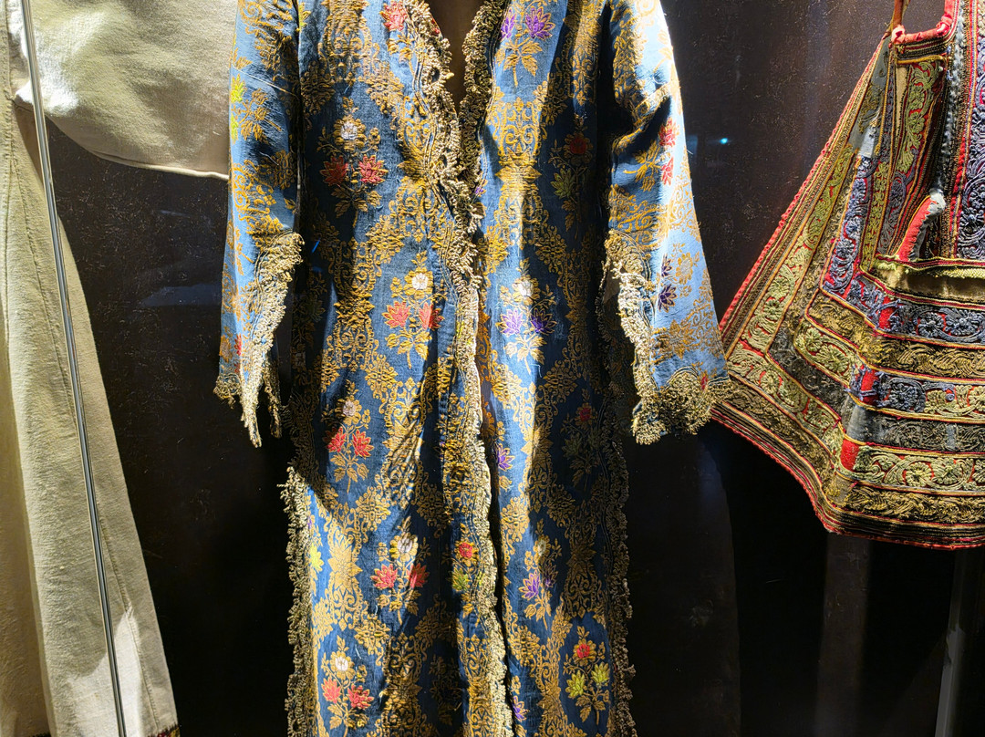 Victoria G. Karelias Collection of Greek Traditional Costumes-卡拉马塔必去景点