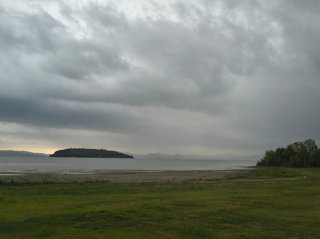 Spiaggia Tuoro Sul Trasimeno-Tuoro sul Trasimeno必去景点