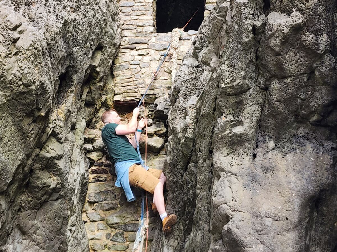 Culver Hole Cave-斯温西必去景点