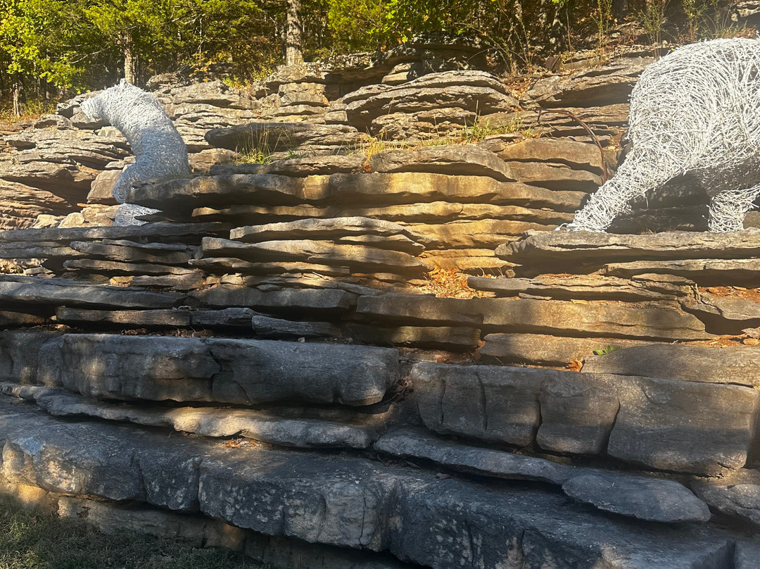 Lost Canyon Nature Trail and Cave-Ridgedale必去景点