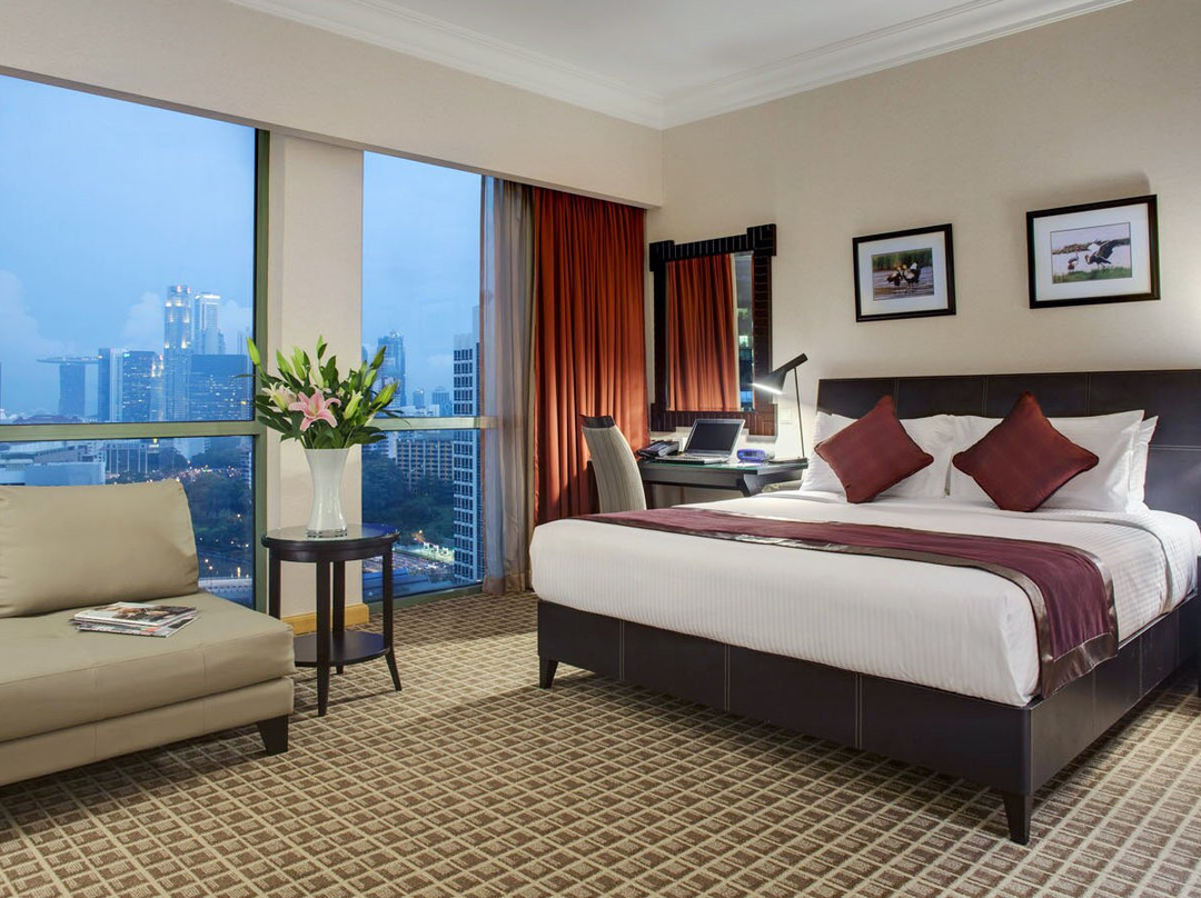 国敦河畔大酒店主图