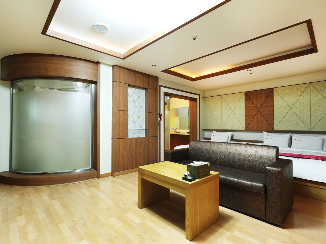 平泽市酒店住宿-本昵客雅Top酒店