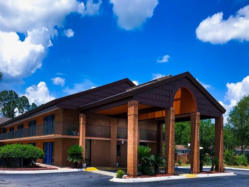 Hotel Valdosta GA - University