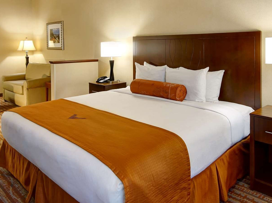 O'Fallon Suites Hotel主图