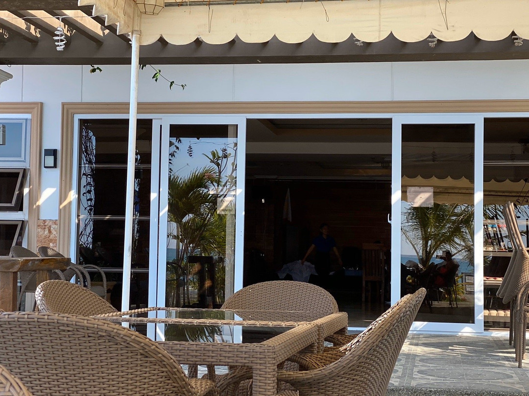 EM Royalle Hotel and Beach Resort