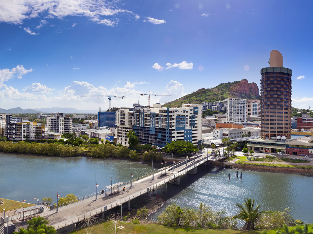 汤斯维尔假日酒店主图