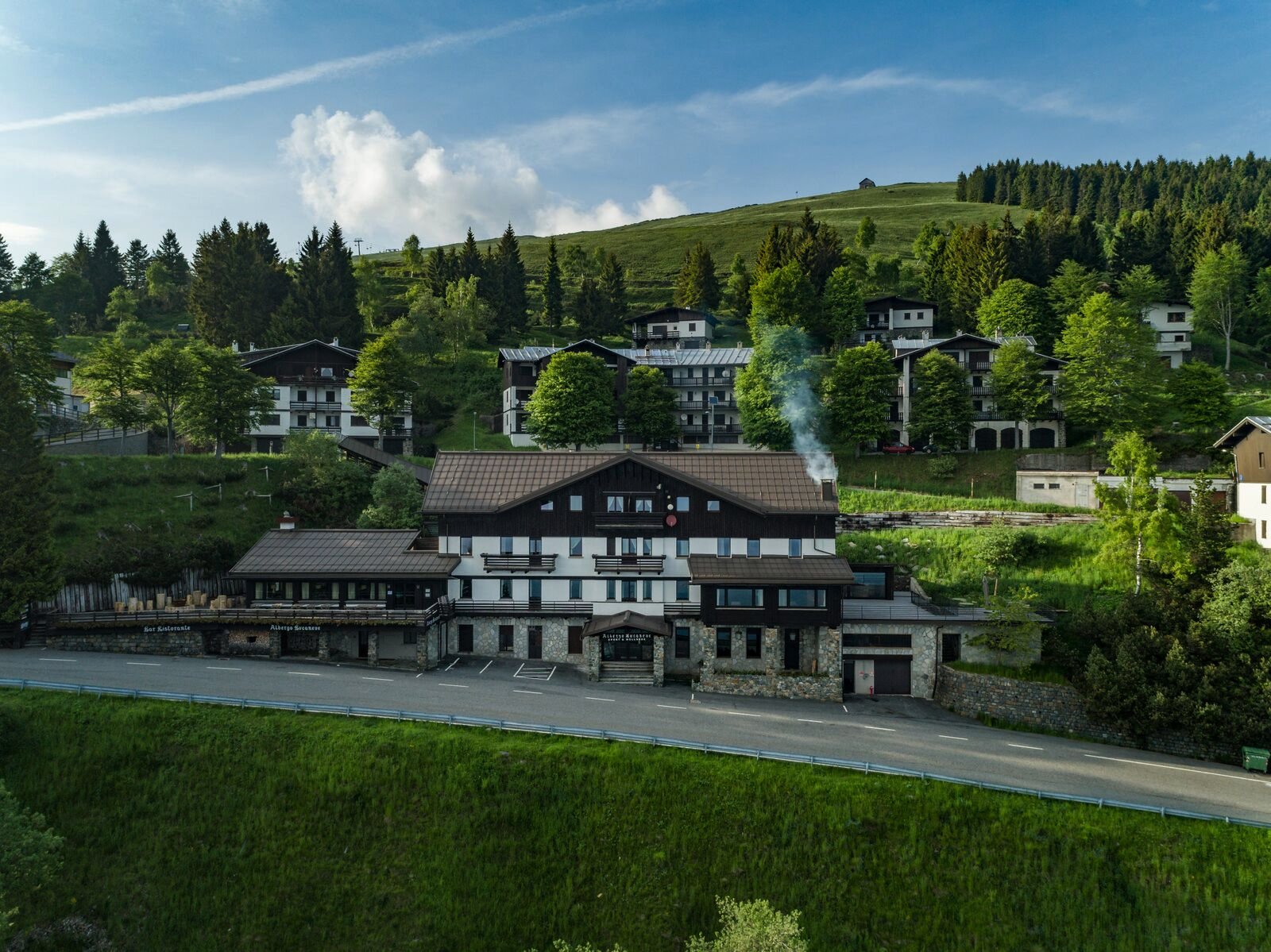 Albergo Ristorante Bucaneve-官方