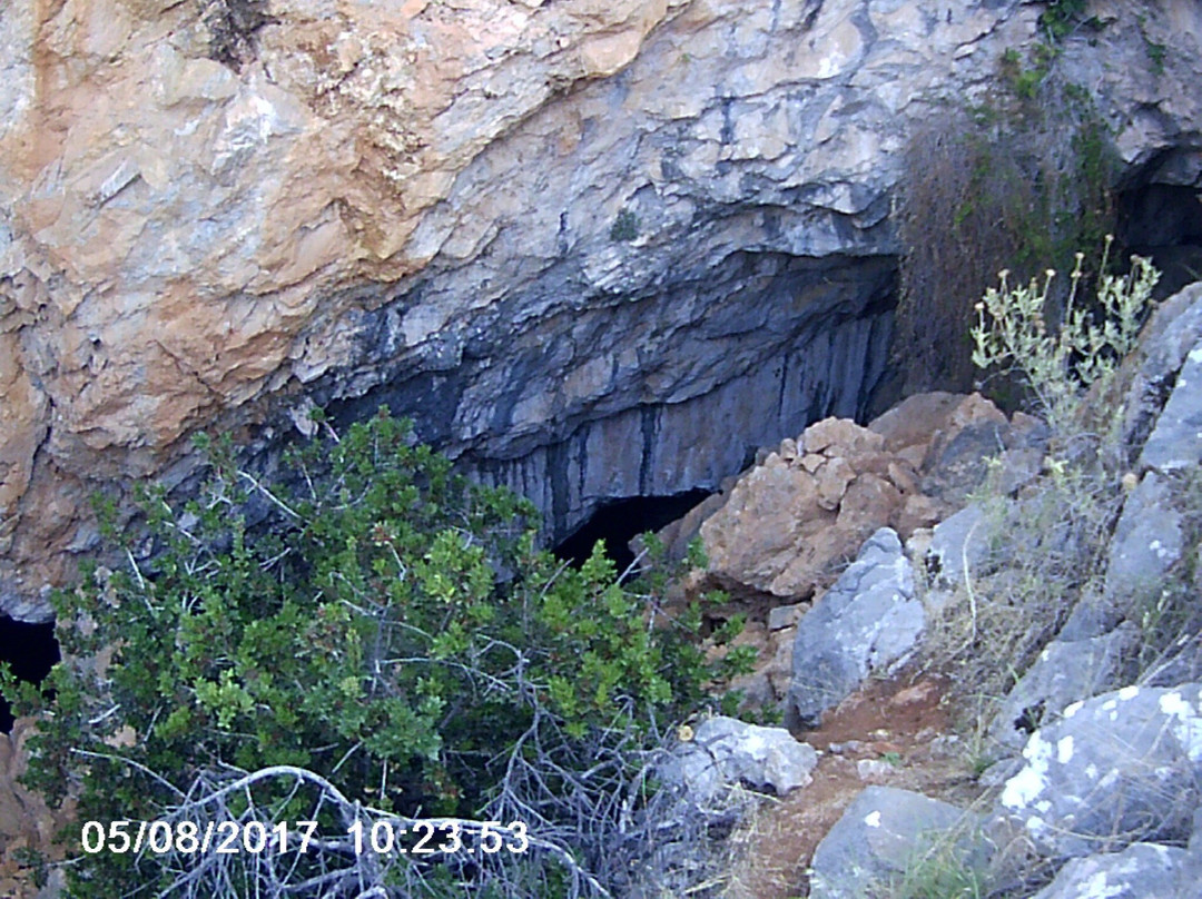 Cave Peristeri景点图片