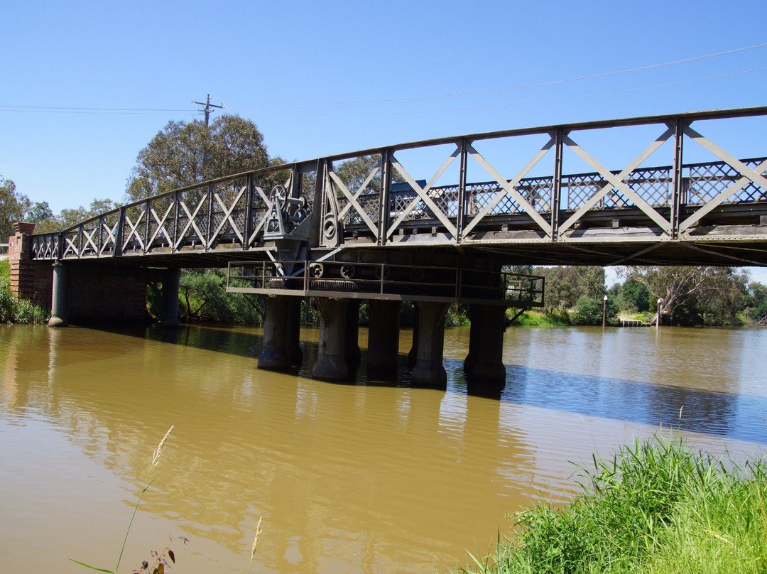 塞尔旅游景点-La Trobe Swing Bridge