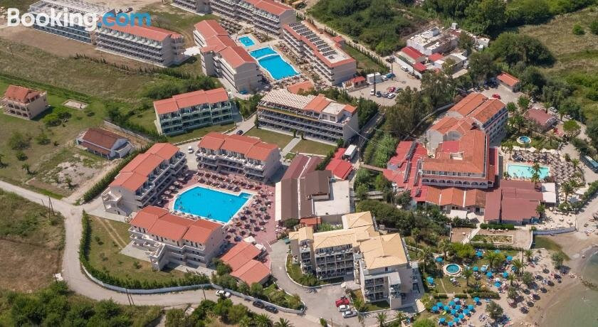 Angela Beach Hotel & Apts主图