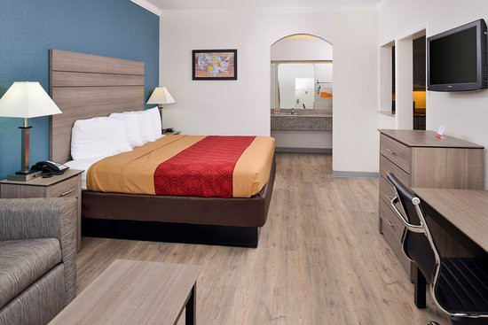 Econo Lodge Inn & Suites Port Arthur Near Sabine Pass主图