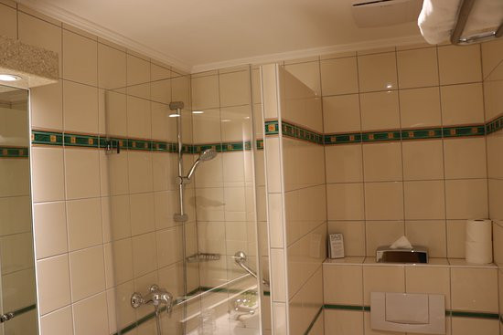 卡尔顿酒店主图