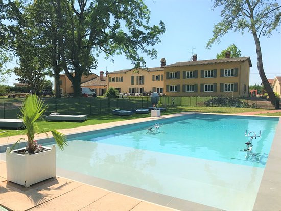 户彻特酒店主图