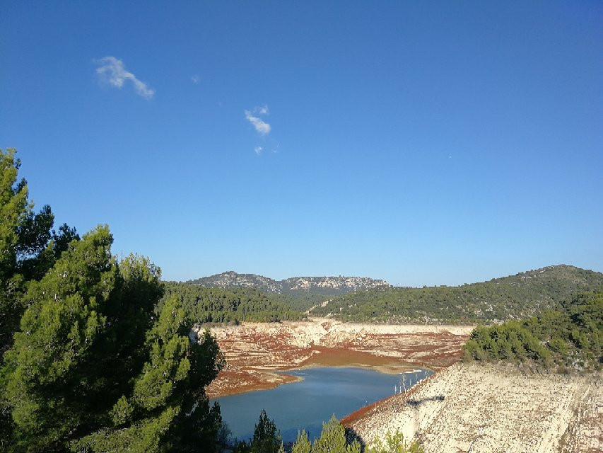 Le Barrage de Bimont景点图片