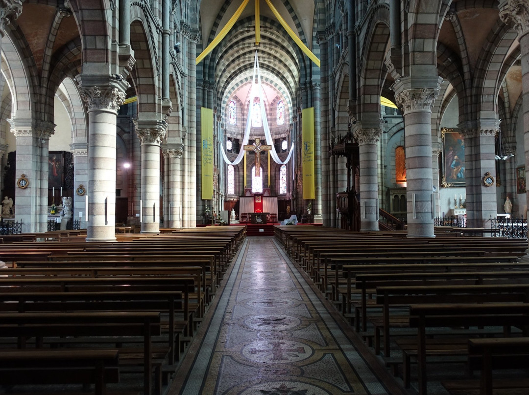 Cathédrale Notre-Dame-et-Saint-Arnoux景点图片