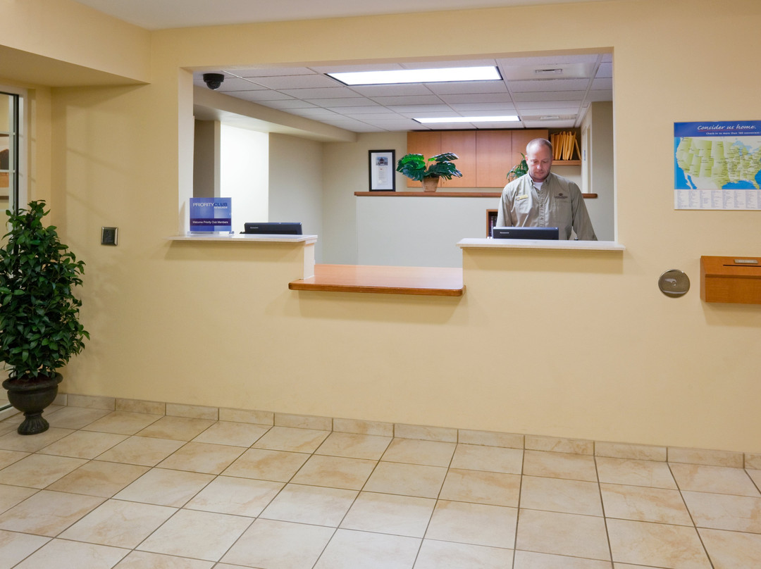 Candlewood Suites Milwaukee Brown Deer by IHG主图