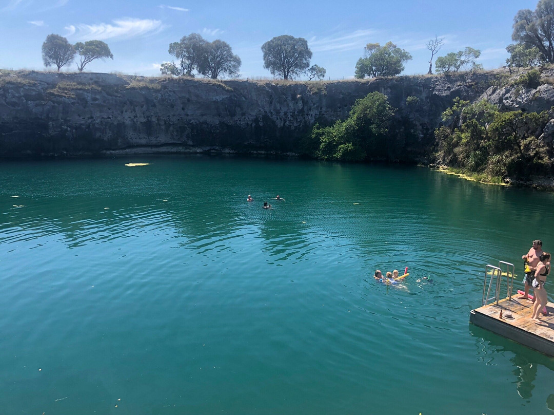 Little Blue Lake景点图片