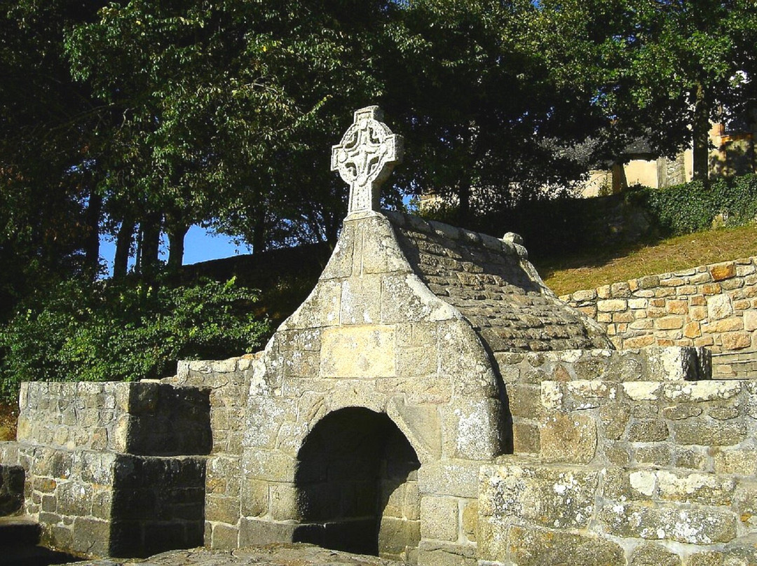 Fontaine De Dévotion De Saint-cado-Belz必去景点