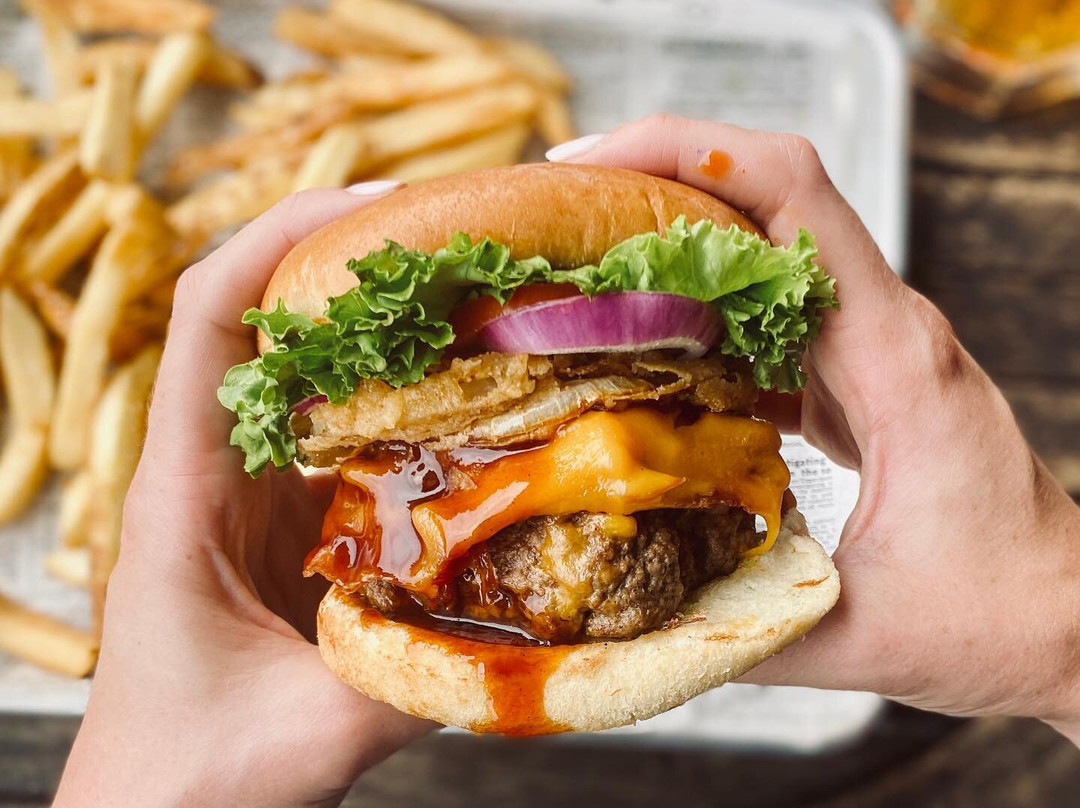 Lizzy's Burger Bar & Grill