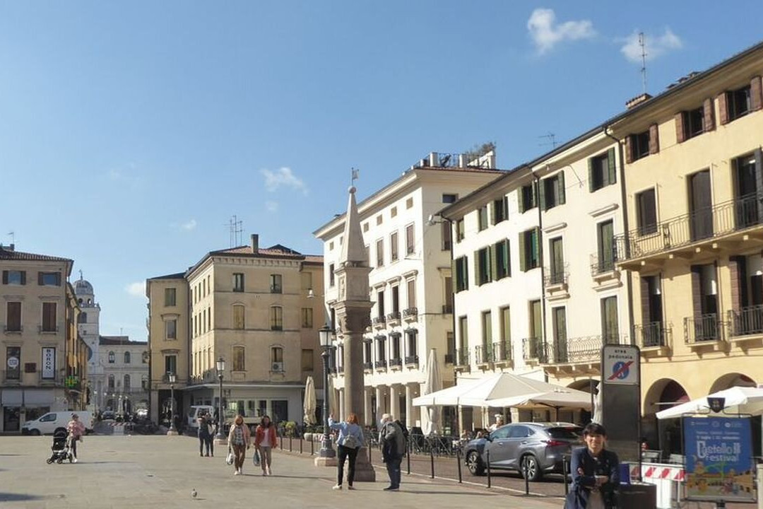 Colonna del Peronio景点图片