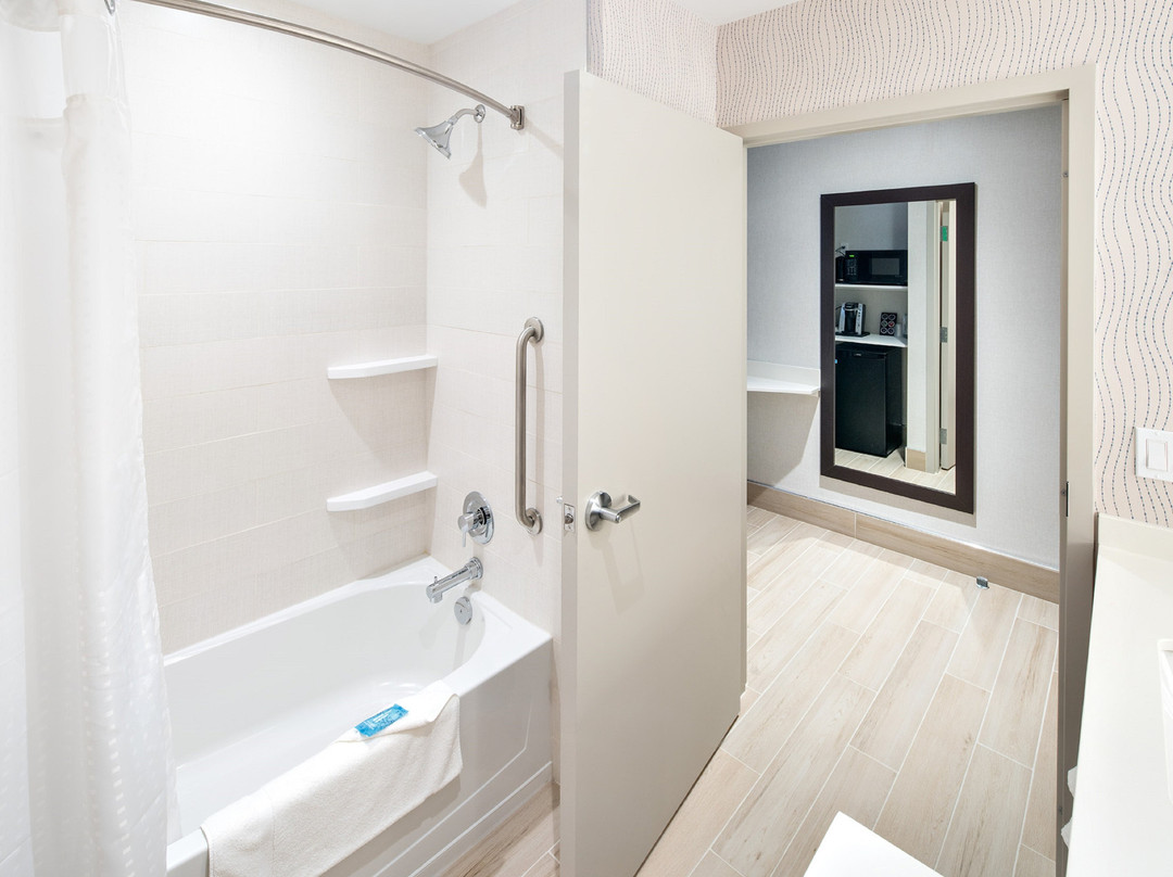 Holiday Inn Express Red Deer North By IHG主图