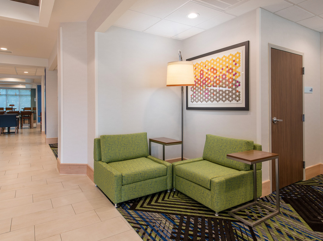Holiday Inn Express & Suites Columbia-I-26 @ Harbison Blvd by IHG主图
