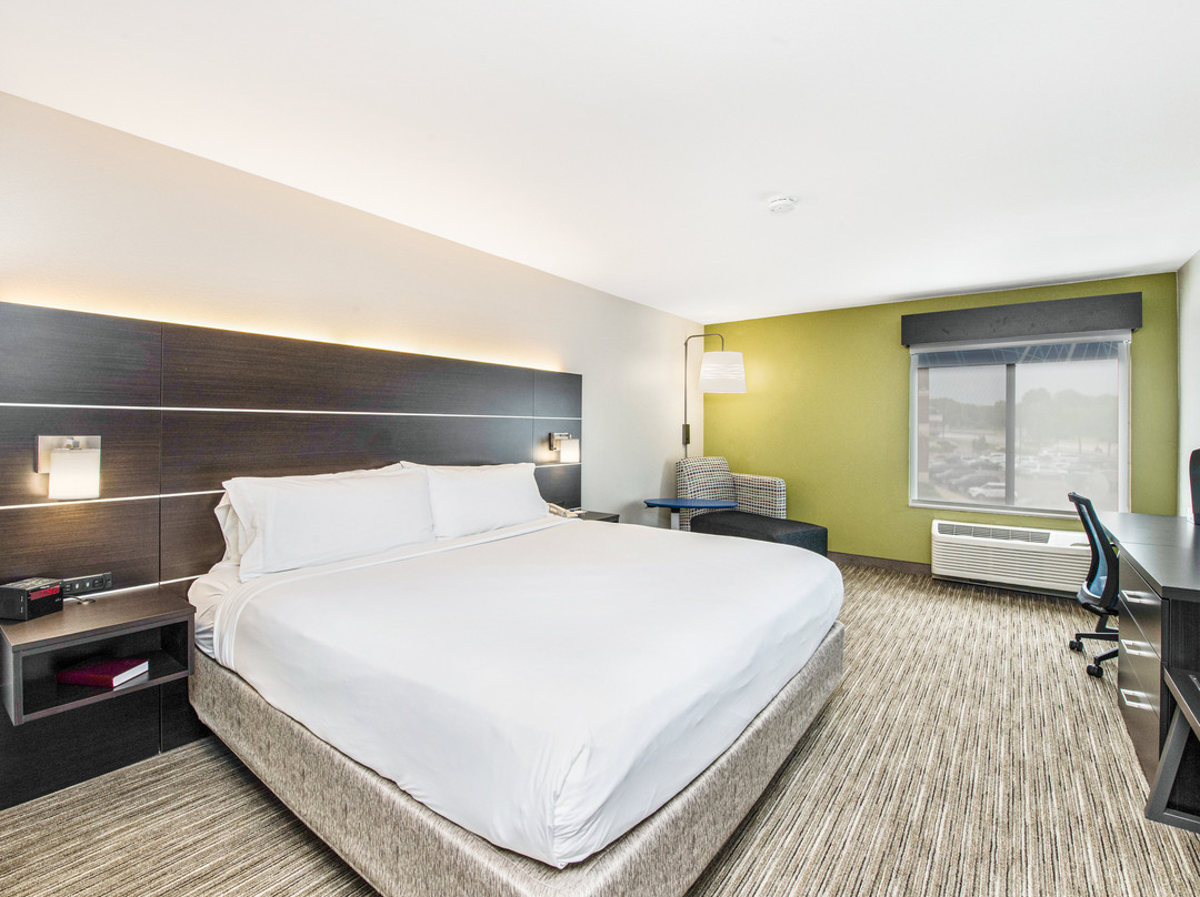 Holiday Inn Express & Suites Delafield By IHG主图