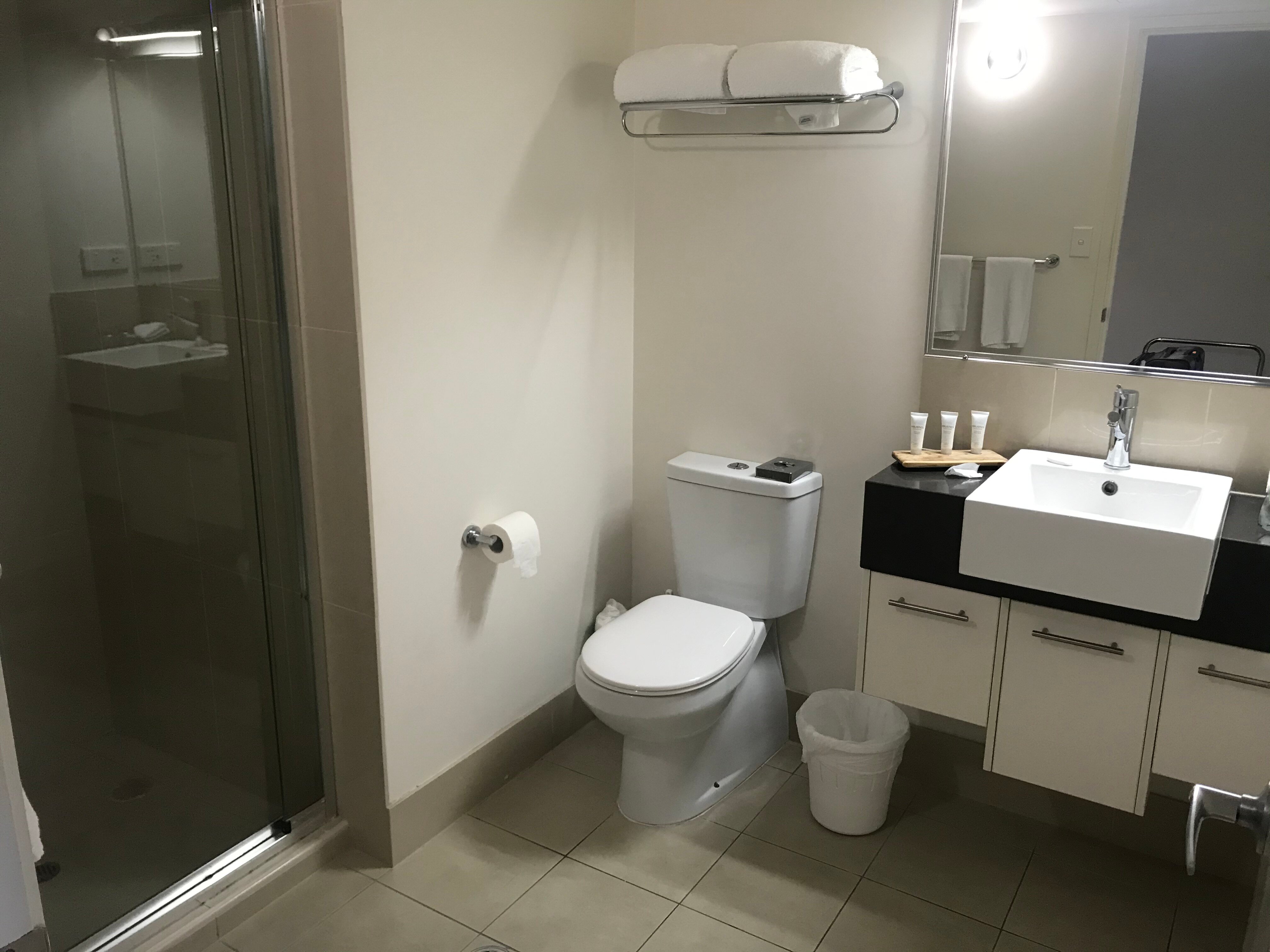 Ramada by Wyndham Hervey Bay-浴室