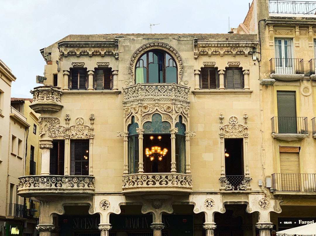 Plaza del Mercadal-雷乌斯必去景点