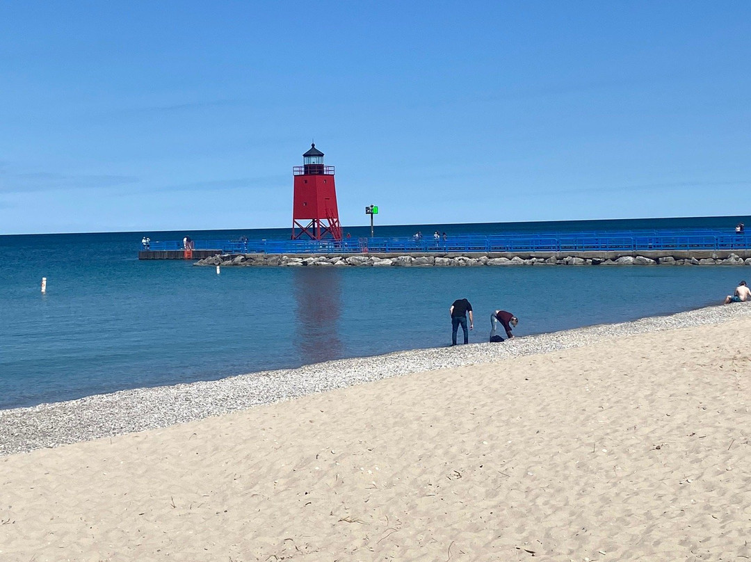Charlevoix South Pier Light Station景点图片